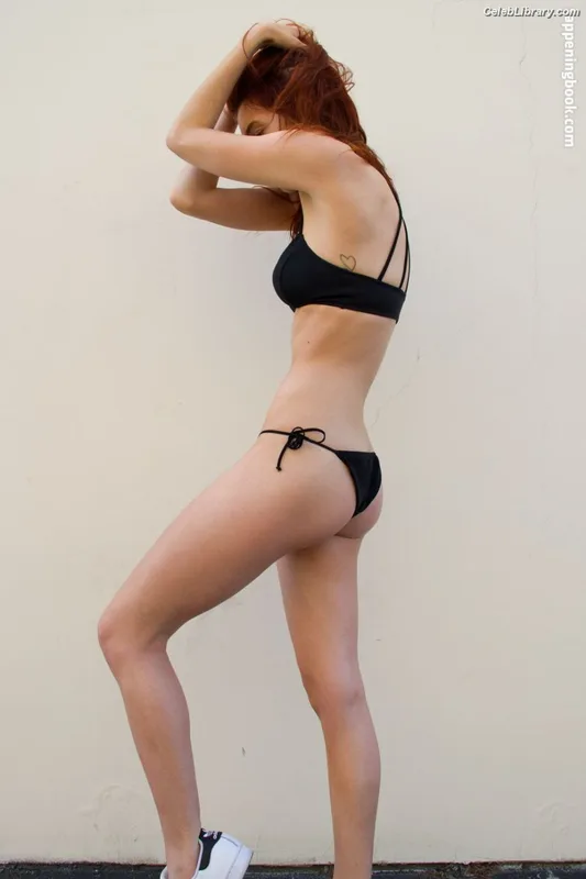 Dani Thorne photo 24 of 911