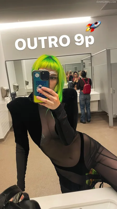 Dani Thorne photo 9 of 911