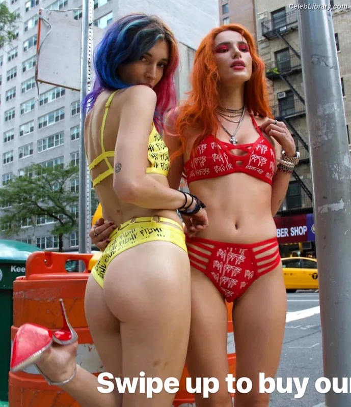 Dani Thorne photo 20 of 911