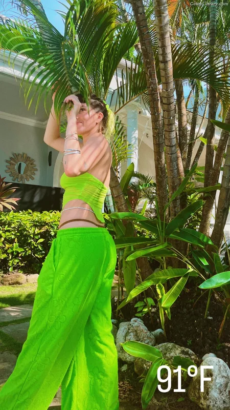 Dani Thorne photo 24 of 911