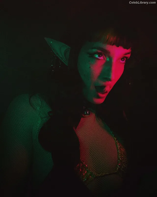 Dani Thorne photo 6 of 911