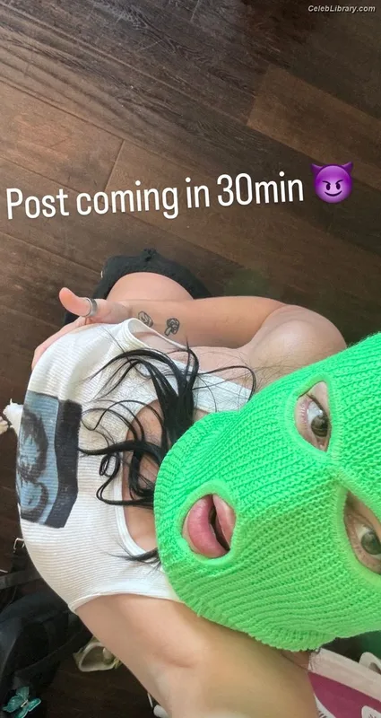 Dani Thorne photo 15 of 911