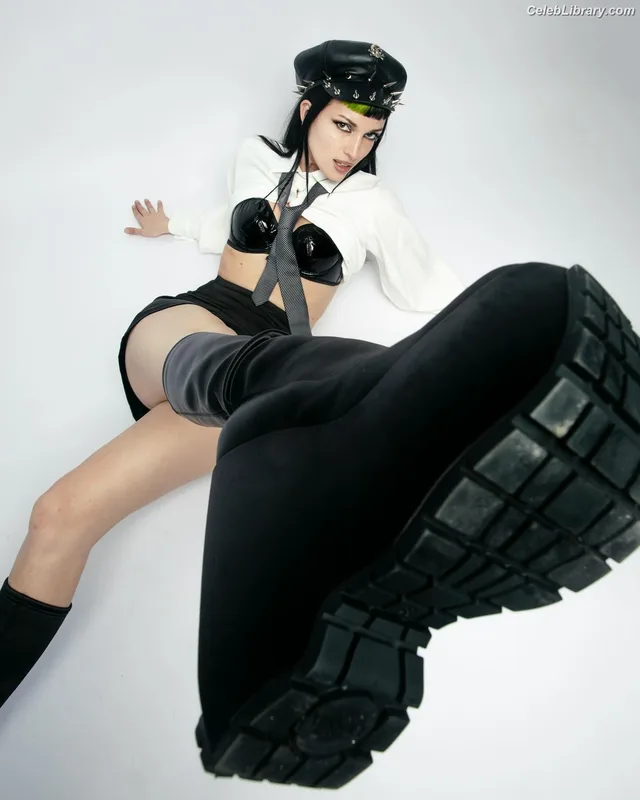 Dani Thorne photo 23 of 911