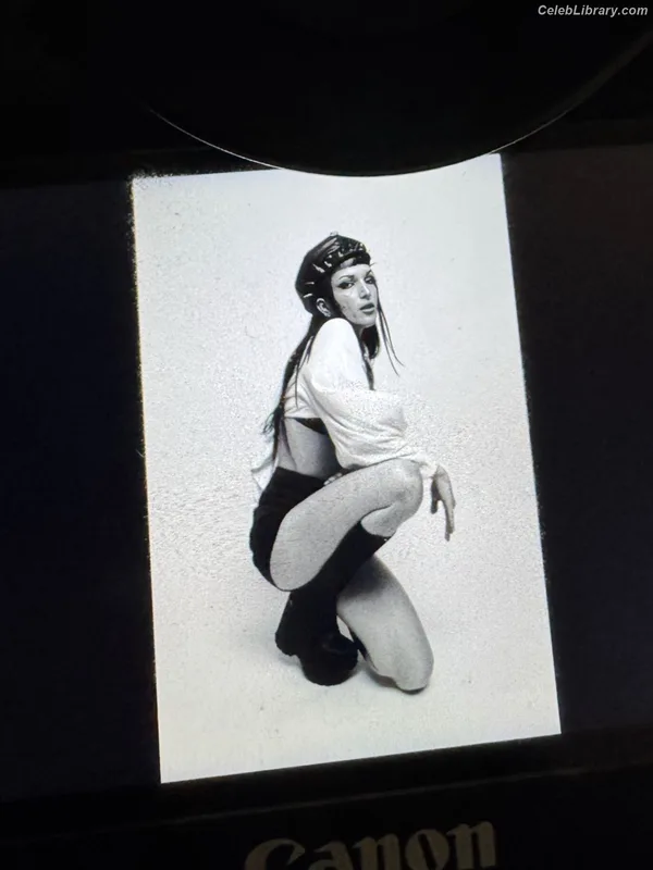 Dani Thorne photo 7 of 911