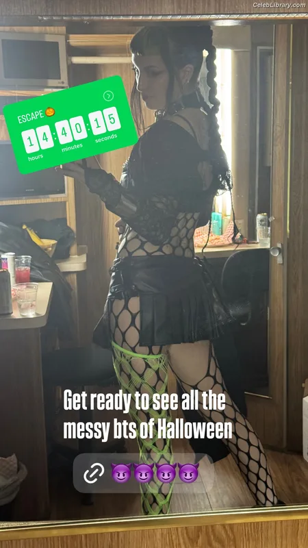 Dani Thorne photo 11 of 911