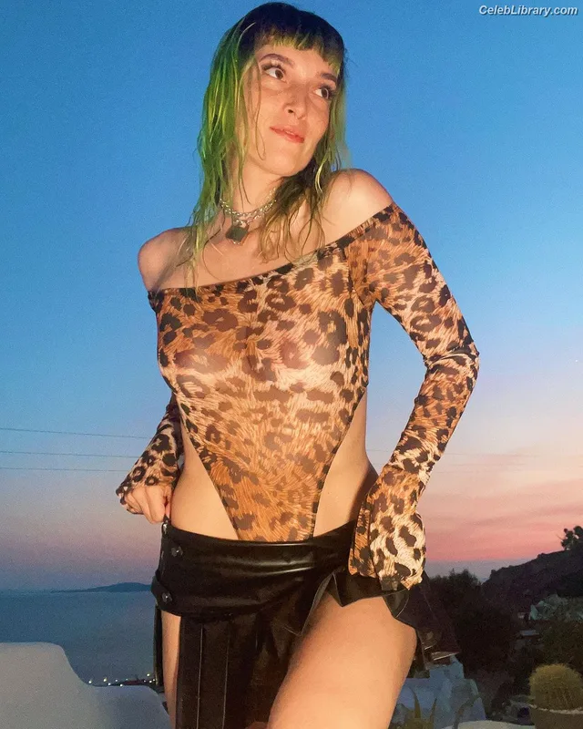 Dani Thorne photo 7 of 911