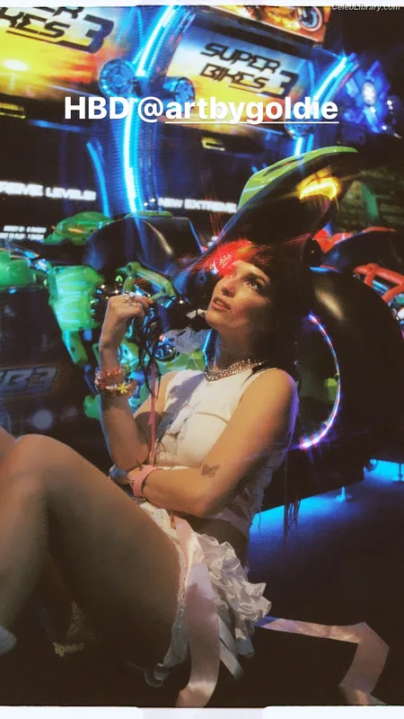 Dani Thorne photo 22 of 911