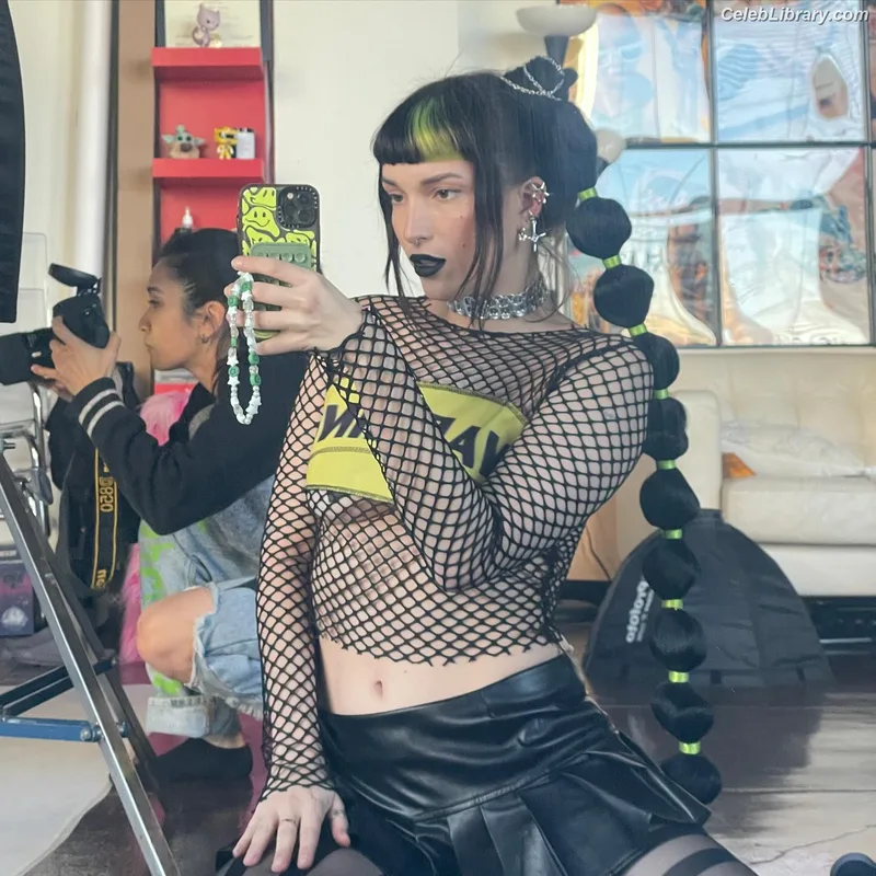 Dani Thorne photo 13 of 911