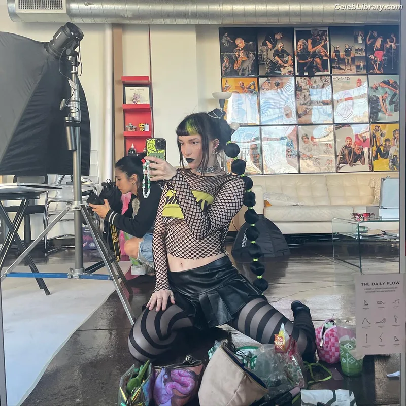 Dani Thorne photo 14 of 911