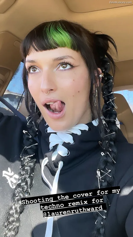 Dani Thorne photo 16 of 911