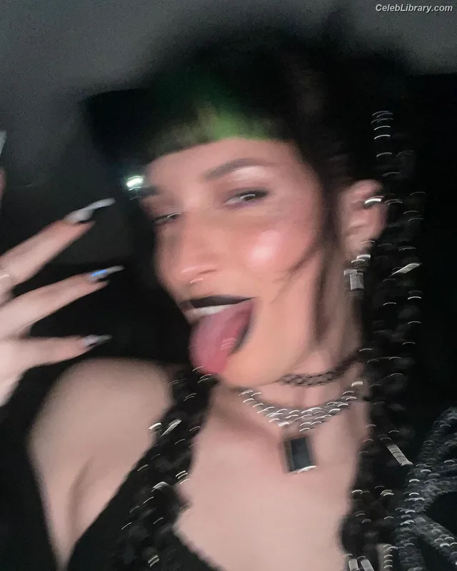 Dani Thorne photo 17 of 911