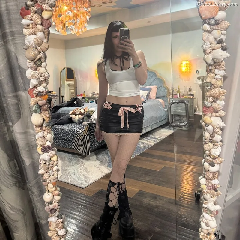 Dani Thorne photo 17 of 911