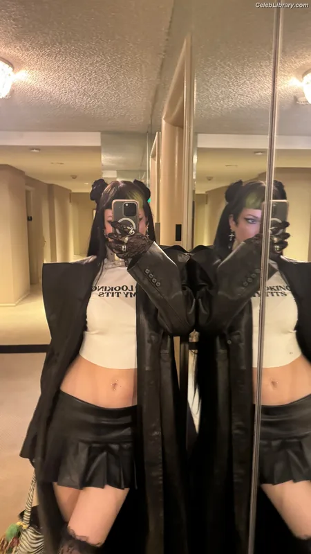 Dani Thorne photo 9 of 911