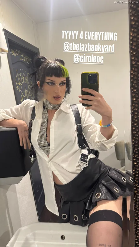 Dani Thorne photo 6 of 911