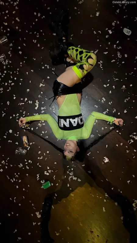 Dani Thorne photo 23 of 911
