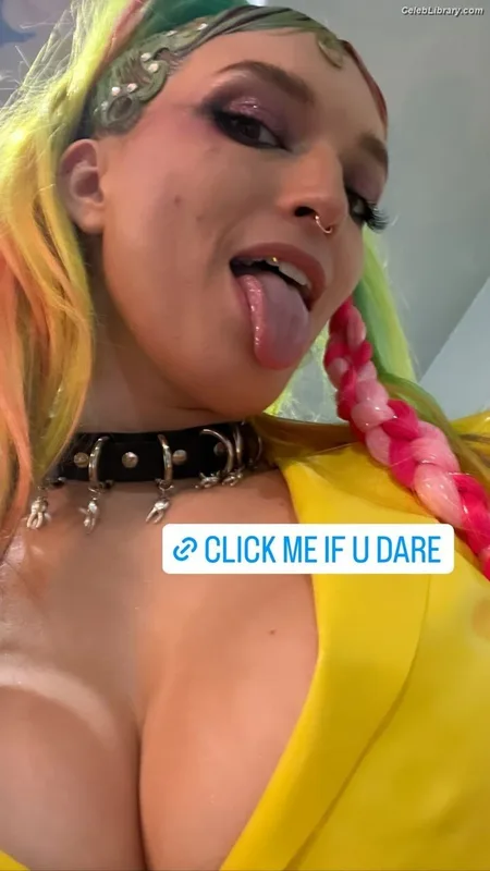 Dani Thorne photo 11 of 911