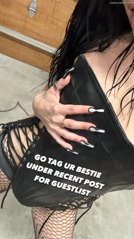 Dani Thorne photo 19 of 911