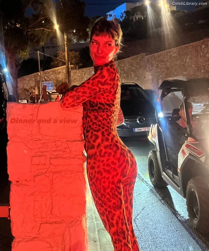 Dani Thorne photo 14 of 911