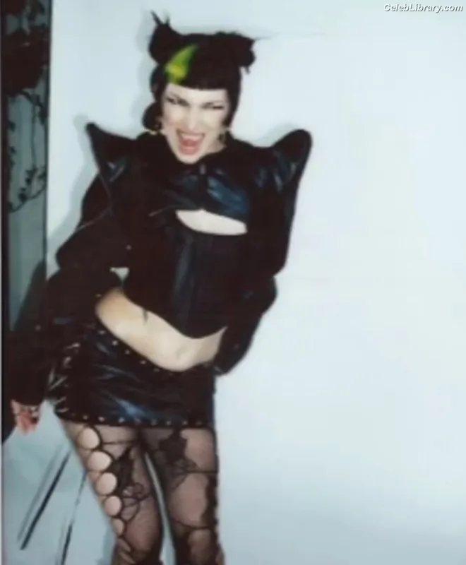 Dani Thorne photo 18 of 911