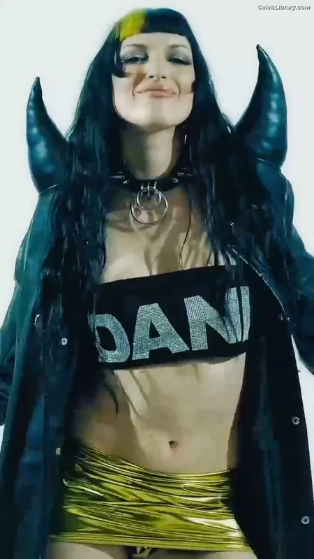 Dani Thorne photo 21 of 911