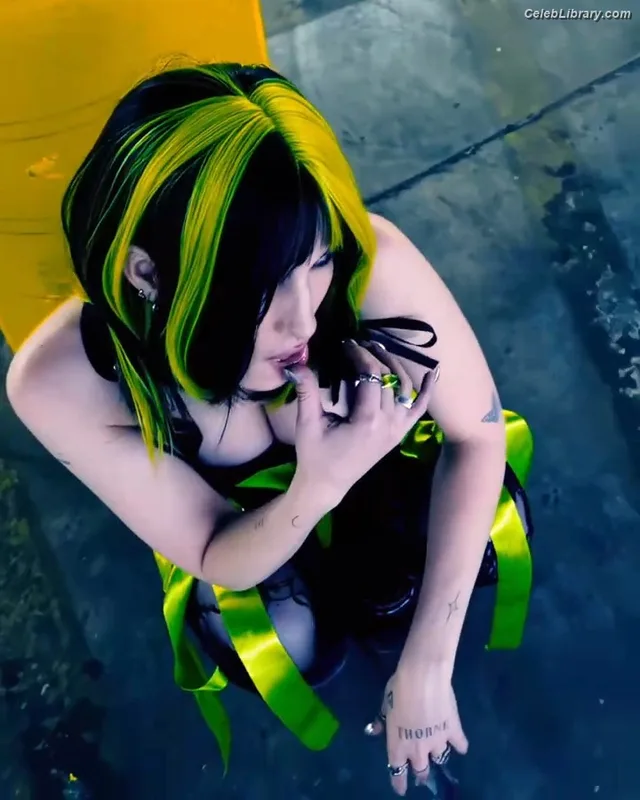 Dani Thorne photo 4 of 911