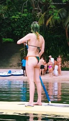 Dani Thorne photo 9 of 911