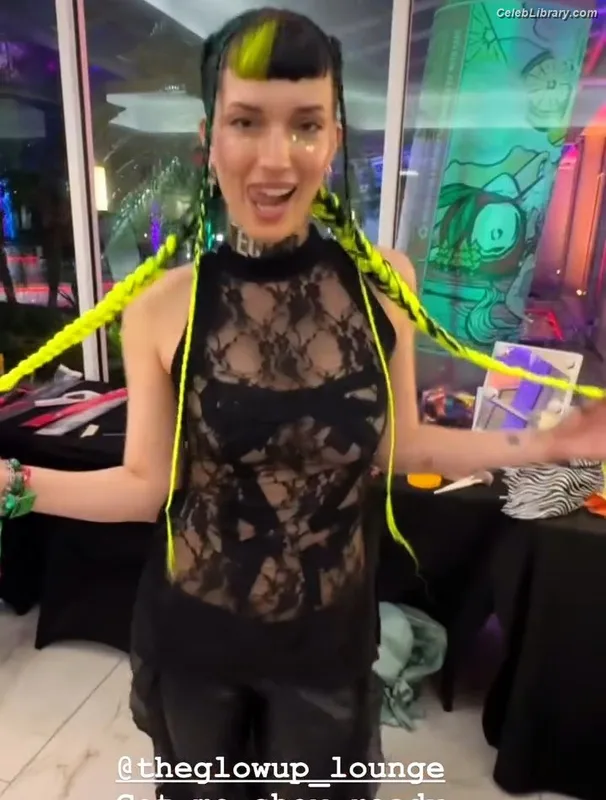 Dani Thorne photo 1 of 911