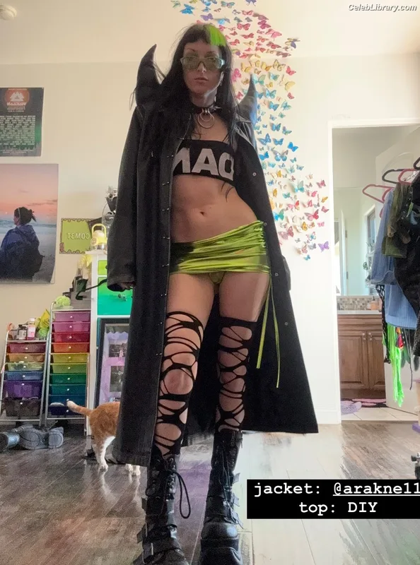 Dani Thorne photo 9 of 911