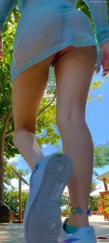 Dani Thorne photo 21 of 911