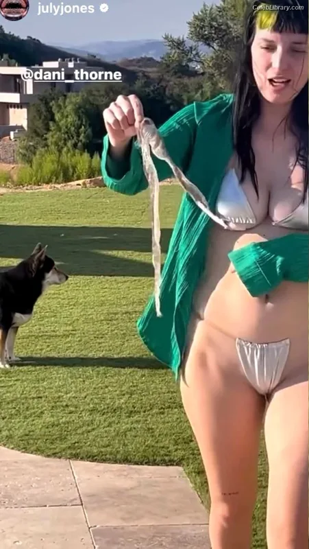 Dani Thorne photo 3 of 911