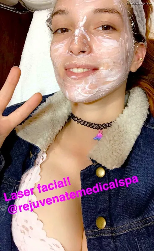 Dani Thorne photo 8 of 911