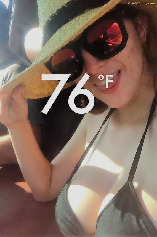 Dani Thorne photo 9 of 911