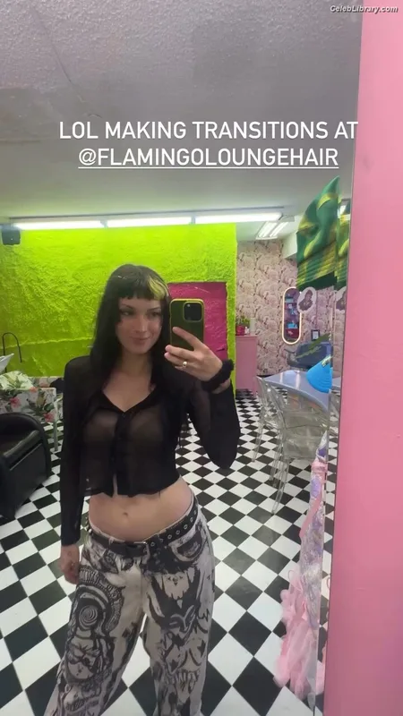 Dani Thorne photo 17 of 911