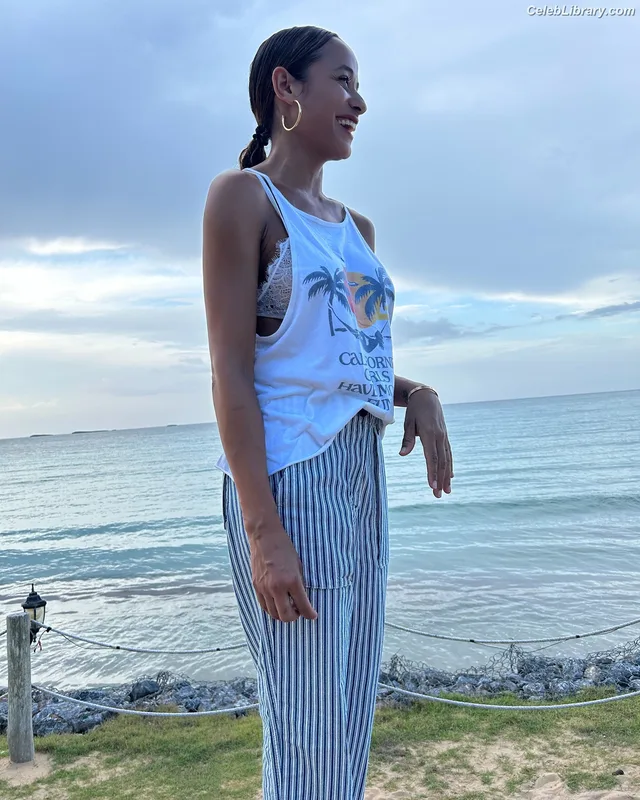Dania Ramirez photo 9 of 171