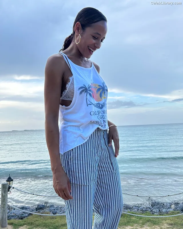 Dania Ramirez photo 10 of 171