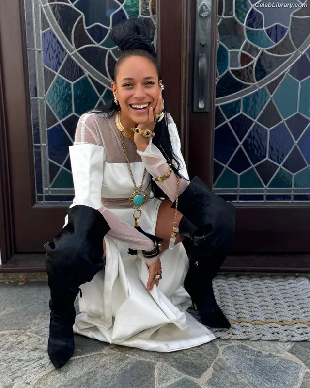 Dania Ramirez photo 20 of 171