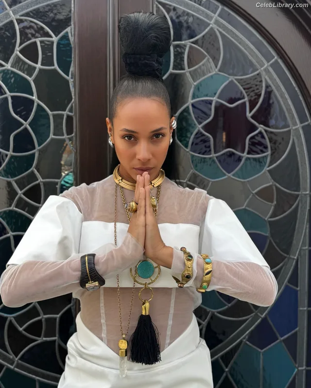 Dania Ramirez photo 21 of 171