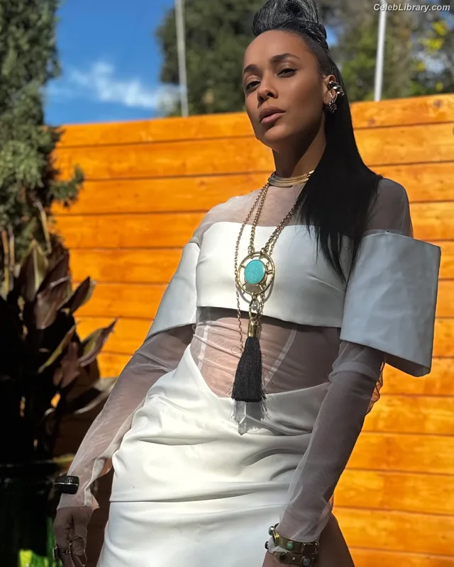 Dania Ramirez photo 3 of 171