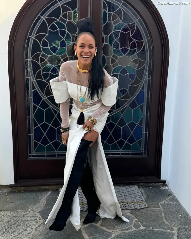 Dania Ramirez photo 9 of 171