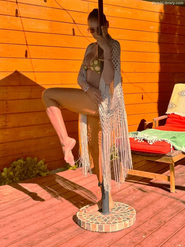 Dania Ramirez photo 5 of 171