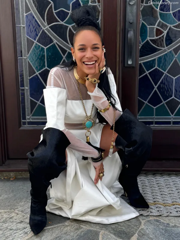 Dania Ramirez photo 17 of 171