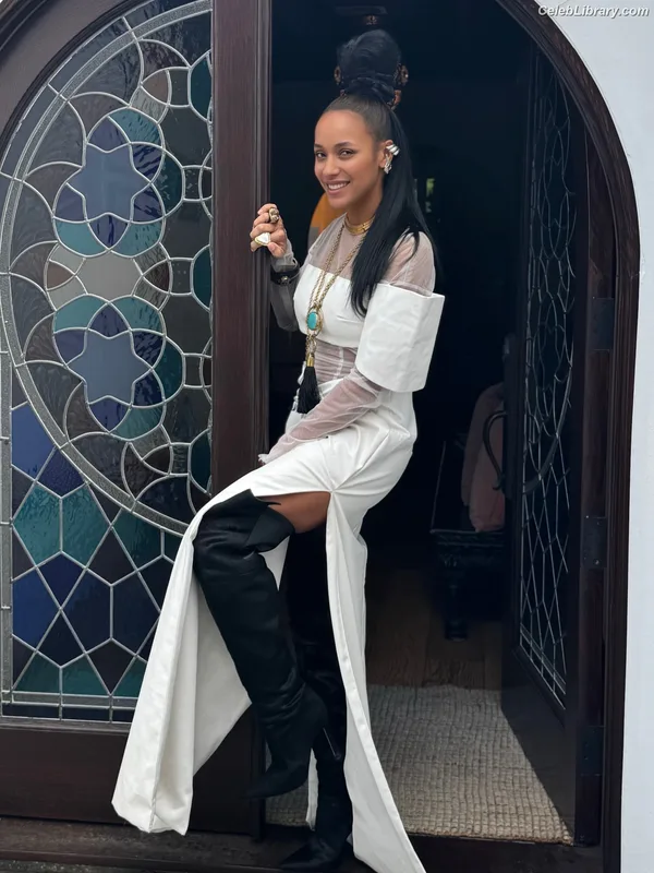 Dania Ramirez photo 18 of 171