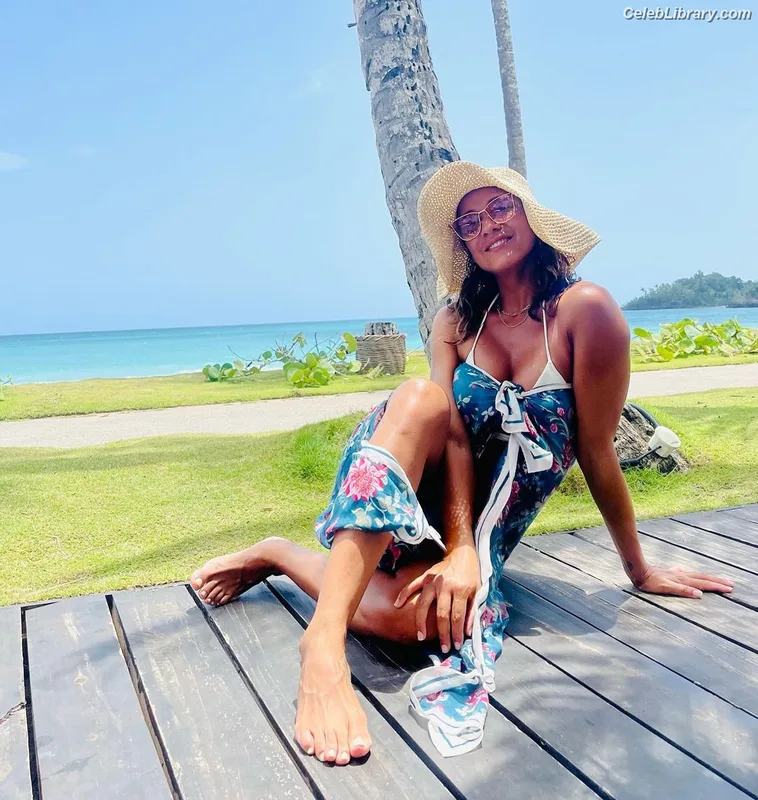 Dania Ramirez photo 15 of 171