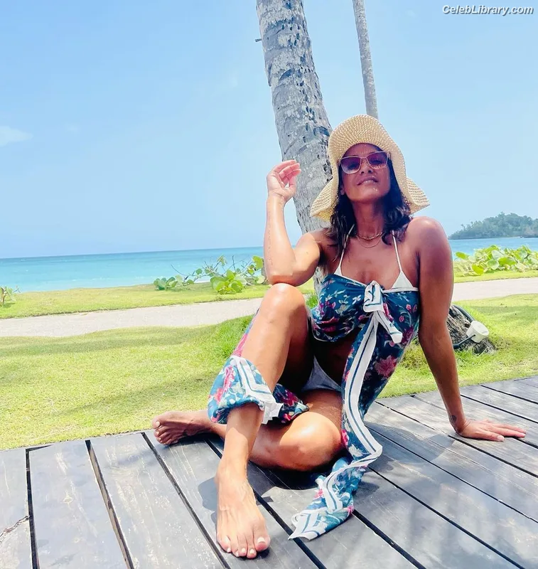Dania Ramirez photo 3 of 171