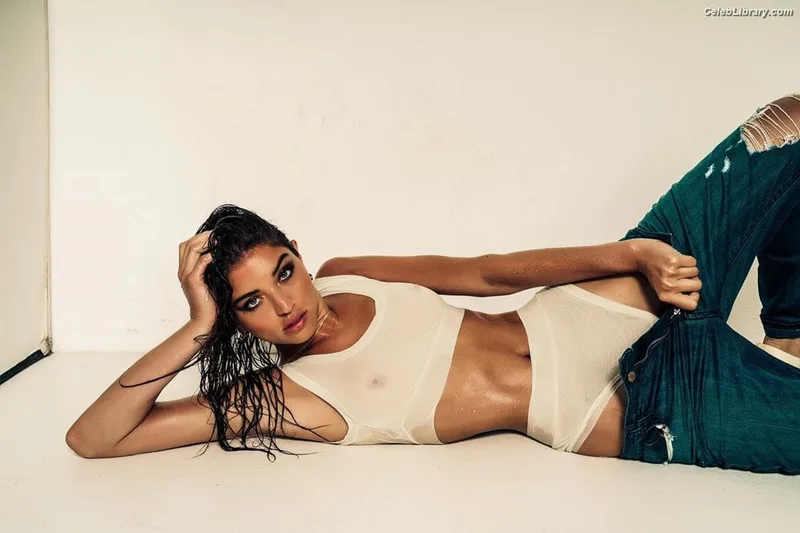 Daniela Lopez Osorio photo 5 of 124