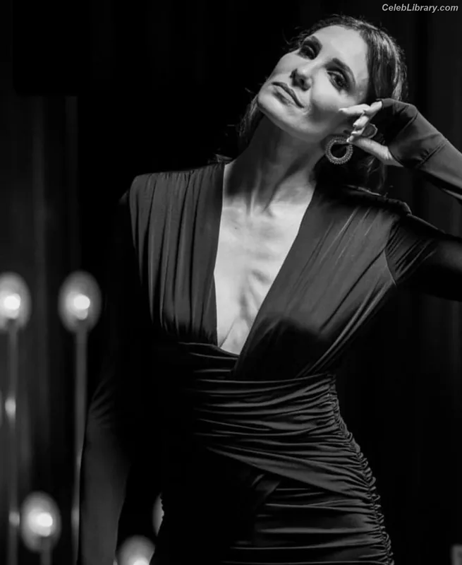 Daniela Ruah photo 3 of 110