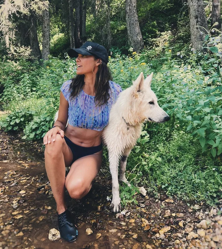 Daniela Ruah photo 6 of 110