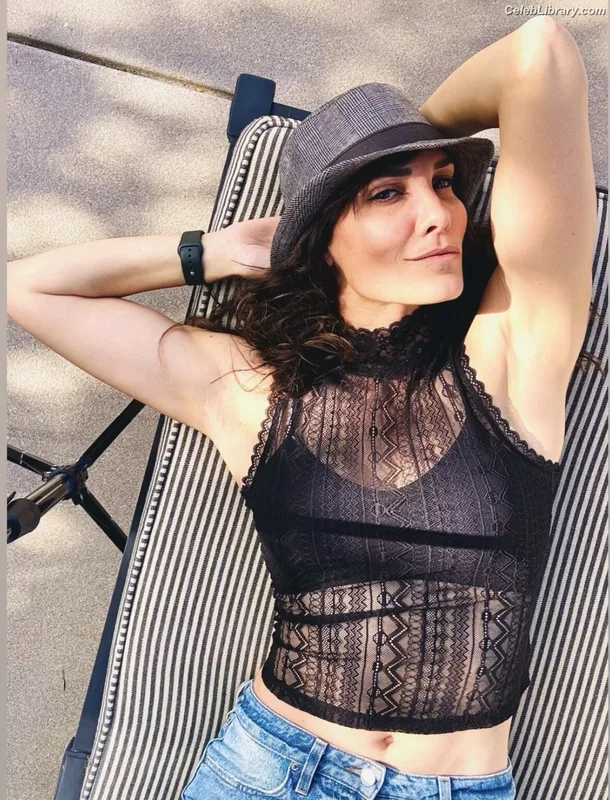 Daniela Ruah photo 5 of 110