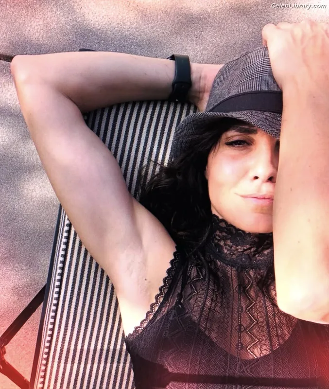 Daniela Ruah photo 7 of 110