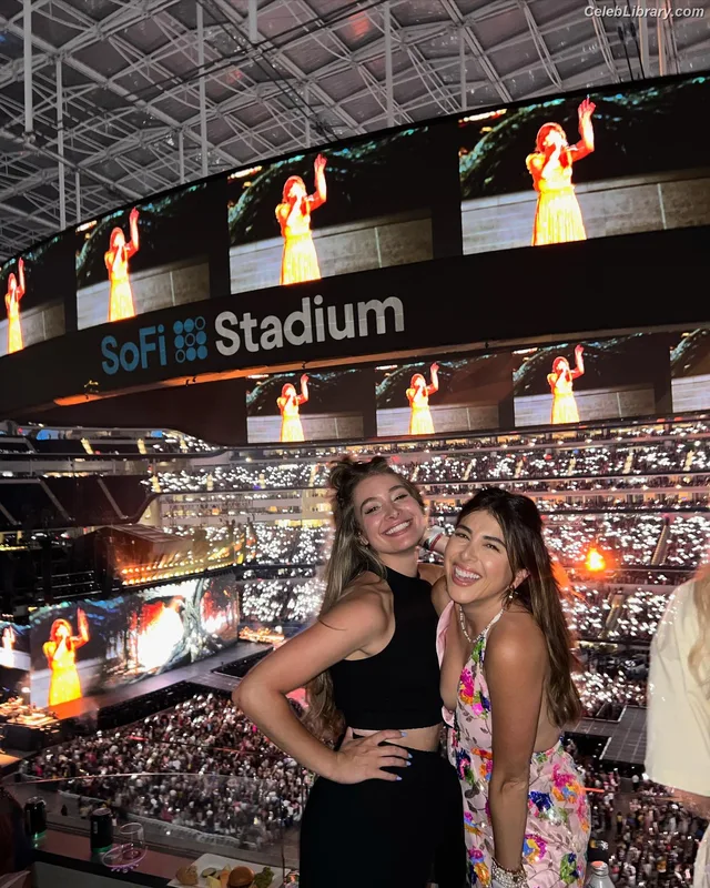 Daniella Monet photo 9 of 55
